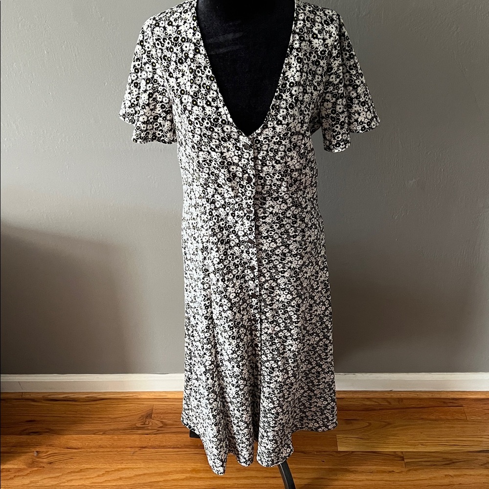 Levi’s Women's Floral Printed Brooks 90s Midi Dress, size M.